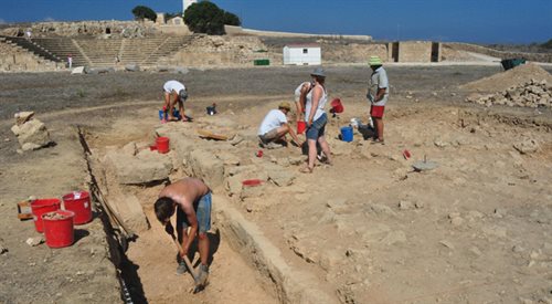 Archeolodzy podczas pracy na stanowisku na miejscu istniejącego tu w starożytności miasta Nea Pafos