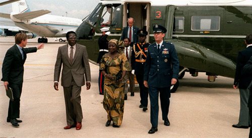 Robert Mugabe podczas wizyty w Stanach Zjednoczonych w 1983 roku fot. Wikimedia Commons.