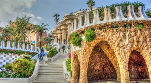 Park Gell, jedno ze słynnych barcelońskich przedsięwzięć architektonicznych Antoniego Gaudiego