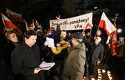 Kilkadziesiąt osób pikietowało przed domem generała Czesława Kiszczaka