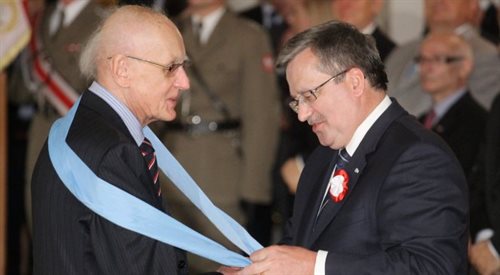 Wojciech Kilar został odznaczony Orderem Orła Białego przez prezydenta Bronisława Komorowskiego podczas uroczystości wręczenia orderów i odznaczeń państwowych 3 maja bm. w Warszawie.