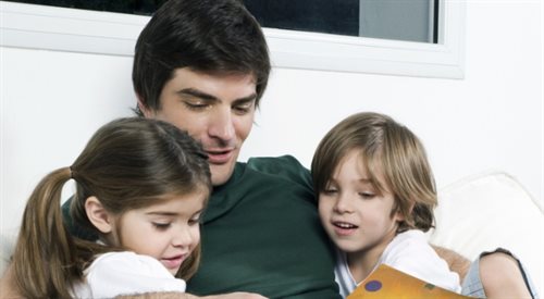 Zaangażowany ojciec potrafi dać dzieciom dobre wzorce