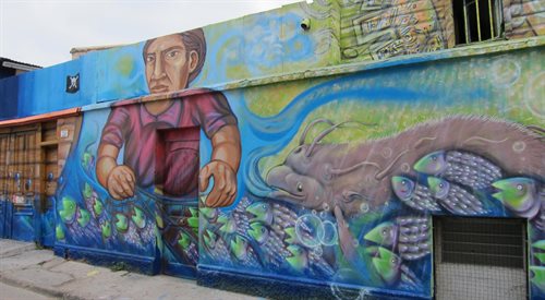 Na zdj. morskie graffiti w Santiago de Chile