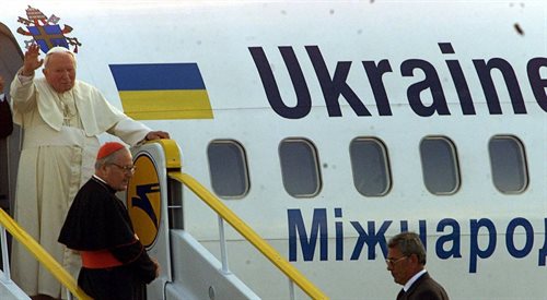 Jan Paweł II przebywał z wizytą na Ukrainie w czerwcu 2001, sprawował Msze św, w Kijowie i we Lwowie, które zgromadziły miliony wiernych.