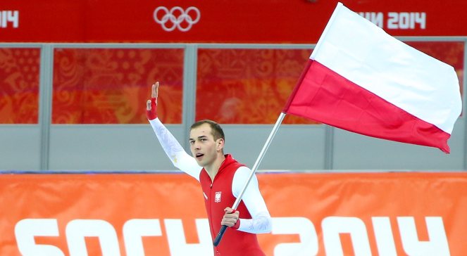 Łyżwiarz Zbigniew Bródka cieszy się ze złotego medalu wywalczonego w wyścigu na 1500 metrów podczas igrzysk w Soczi