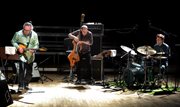 Nguyên Lê, Chris Jennigs i Jacek Kochan. Koncert Nguyên Lê Trio w Studiu Koncertowym Polskiego Radia im. W. Lutosławskiego, 27 stycznia 2015 r.