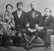 Od lewej: Osip Mandelsztam, Korniej Czukowski - pisarz, krytyk, tłumacz, Benedykt Liwszyc - poeta, Jurij Annenkow - malarz. 1914.