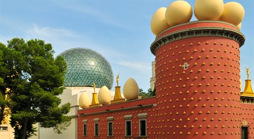 140 km od Barcelony - we Figueres - znajduje się fantastyczne, surrealistyczne Muzeum Salvadora Dalego