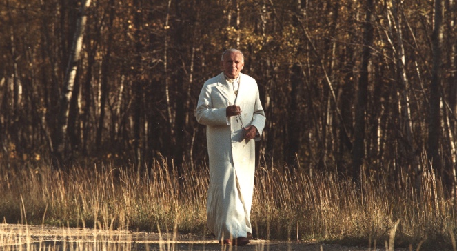 Papież Jan Paweł II podczas spaceru