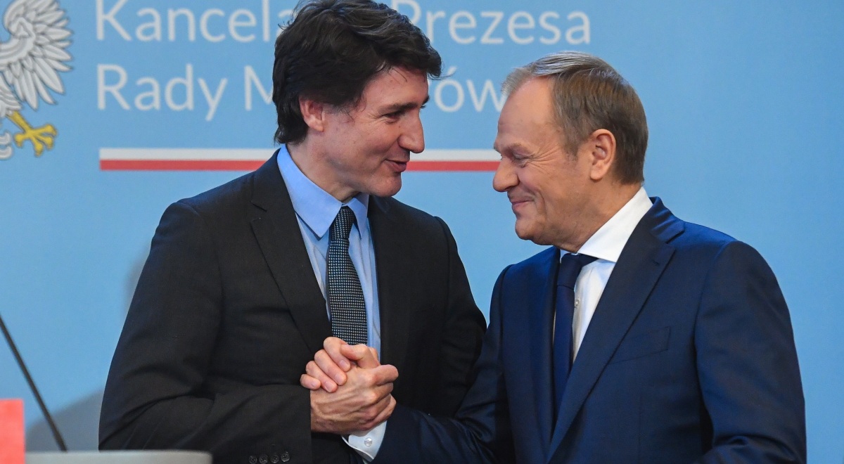 Premier Donald Tusk oraz premier Kanady Justin Trudeau podczas konferencji prasowej po spotkaniu w siedzibie KPRM w Warszawie