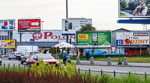 W wielu polskich miastach reklama zewnętrzna jest wszechobecna