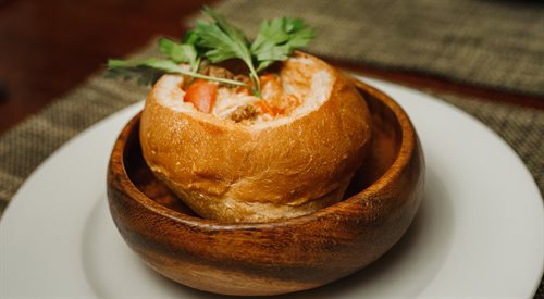 Gulasz  węgierskie danie narodowe, które składa się z mięsa, cebuli i papryki. Nazwa prklt wywodzi się od dawnego węgierskiego słowa pergelt, co dziś oznacza przypieczony, przyrumieniony