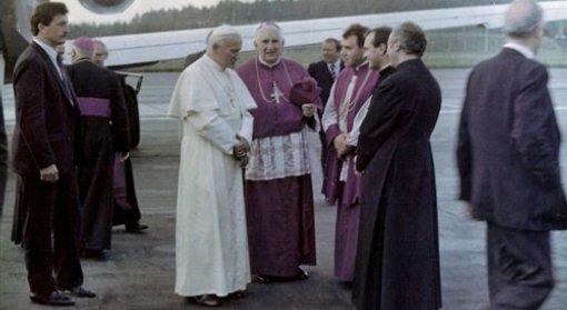 Papież na lotnisku w Gdyni  11 czerwca 1987.