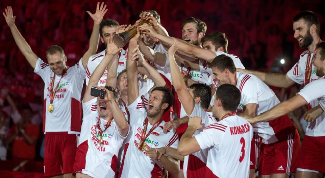 Polska mistrzem świata. Polacy podczas dekoracji po meczu finałowym mistrzostw świata siatkarzy z Brazylią
