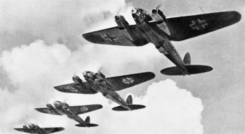 Bombowce Heinkel He 111 nad Londynem w czasie Bitwy o Anglię,