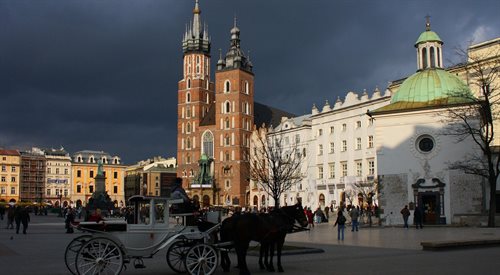 Rynek Główny w Krakowie. To miasto odgrywa szczególną rolę w pracy