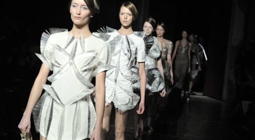Pokaz mody projektantki Lady Gagi, Iris Van Herpen - Paris Fashion Week, styczeń 2012 r.