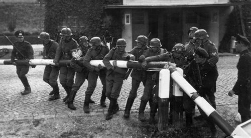1 września 1939, Niemcy wkraczają do Polski (propagandowe zdjęcie pozowane)