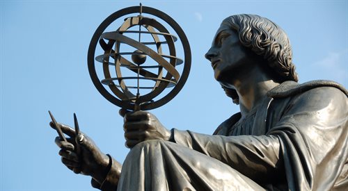 Pomnik Mikołaja Kopernika w Warszawie dłuta Bertela Thorvaldsena