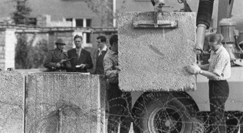 Sierpień 1961 - początki prac przy budowie muru berlińskiego