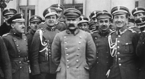 Naczelnik Państwa Józef Piłsudski ze swoimi współpracownikami