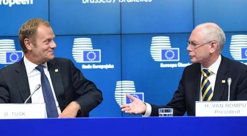 Premier RP Donald Tusk (L) i przewodniczący Rady Europejskiej Herman Van Rompuy (P) podczas konferencji prasowej w trakcie nieformalnego szczytu Unii Europejskiej w Brukseli.