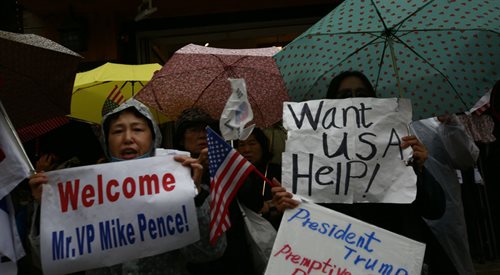 Wiceprezydent USA  Mike Pence  witany w Południowej Korei