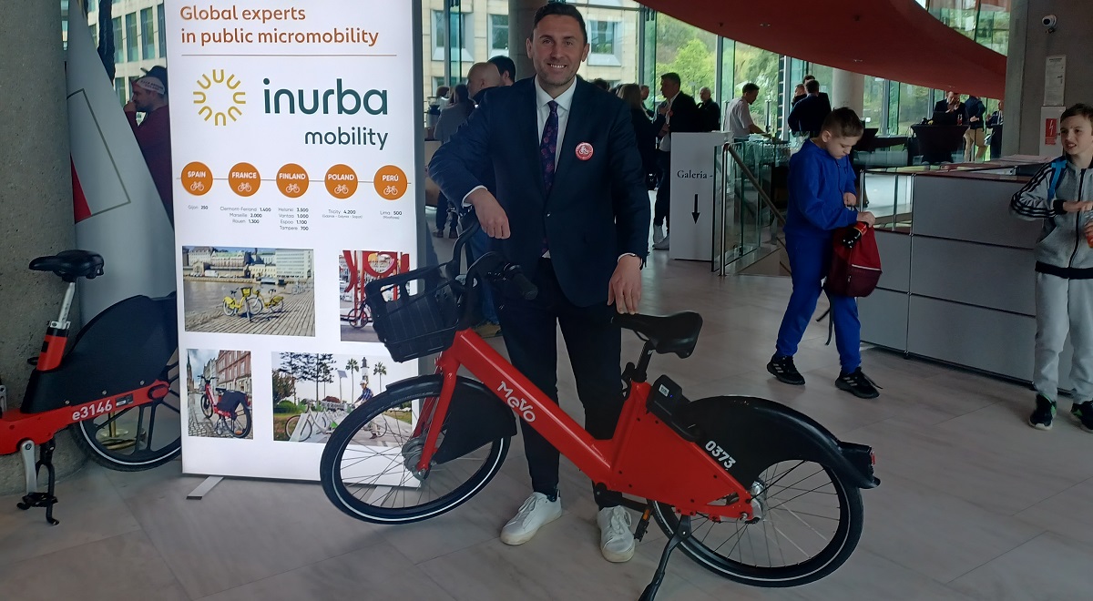 Piotr Borawski, deputy mayor of Gdańsk, promoting the northern Polish city's bike-sharing system.