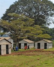 Odizolowany obóz dla chorych na gorączkę krwotoczną na wzgórzu Mulago nieopodal stolicy Ugandy Kampala.