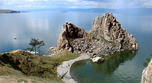 Skała Szaman na jeziorze Bajkał