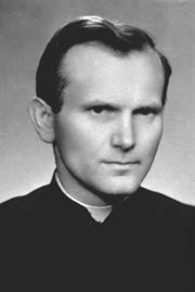 Ksiądz Karol Wojtyła jako wikary w parafii Niegowić koło Krakowa. 1948