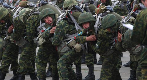 Na zdjęciu: żołnierze z 98 dywizji podczas manewrów Zapad 2009