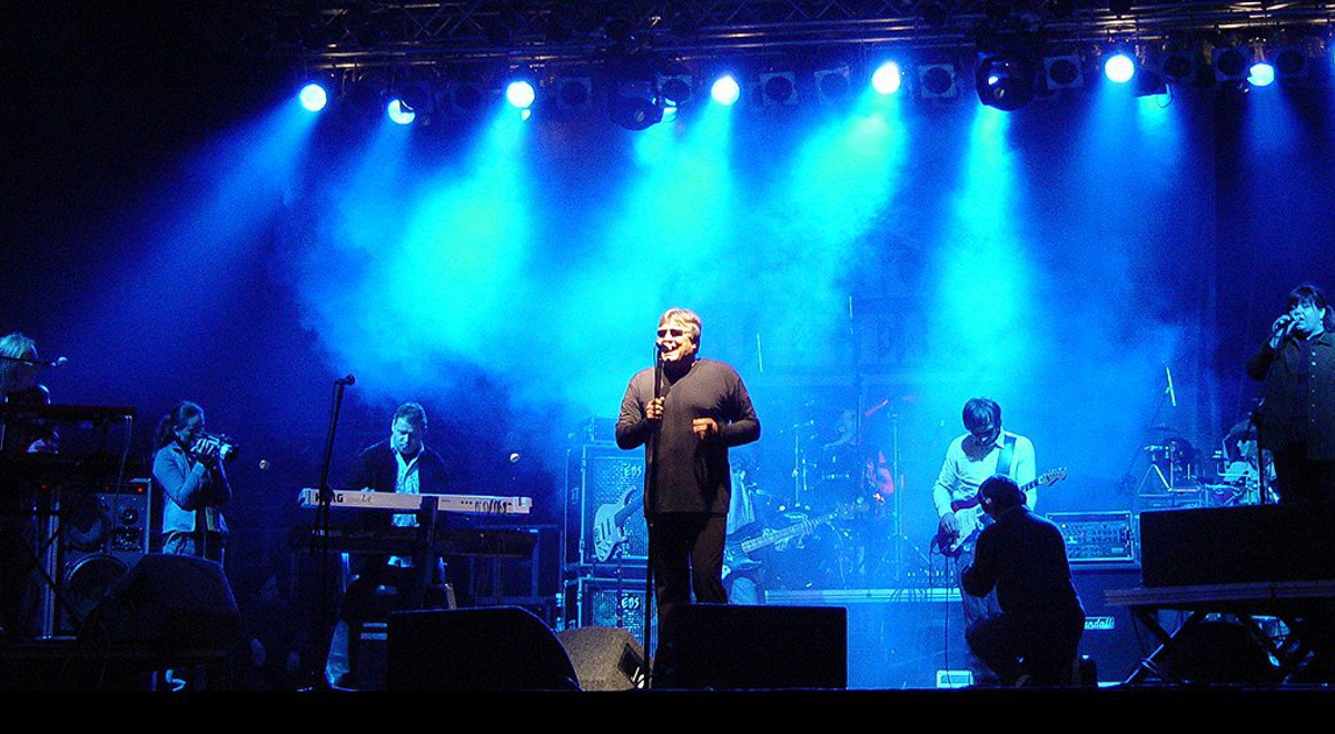 Zespół podczas koncertu w Gdańsku na placu Zebrań Ludowych w 2005 roku