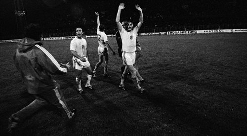 Radość reprezentacji Czechosłowacji po finale Euro 1967 - na zdjęciu Frantisek Vesely i Antonin Panenka
