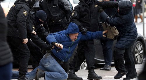 Masowe zatrzymania demonstrantów w Mińsku