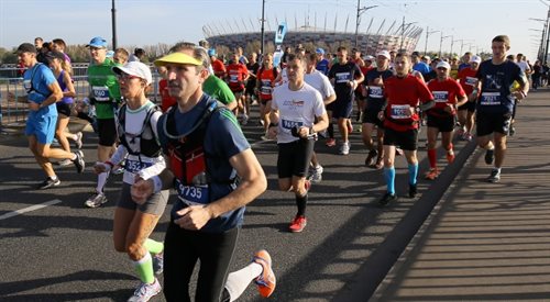 W Warszawie z każdym rokiem przybywa adeptów biegania