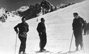 Ksiądz Karol Wojtyła na nartach z przyjaciółmi. Tatry, lata 50. dwudziestego wieku
