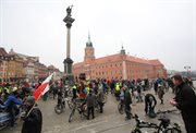 Warszawska Masa Krytyczna 2014 pamięci Żołnierzy Wyklętych startuje z Placu Zamkowego w Warszawie