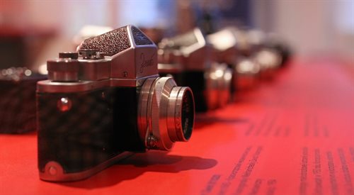 Aparaty Zenit zaprezentowane na wernisażu wystawy Sdiełano w SSSR. Radzieckie aparaty fotograficzne w Muzeum Historii Fotografii w Krakowie