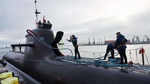 Niemiecki okręt podwodny U34 cumuje w porcie wojennym w Gdyni