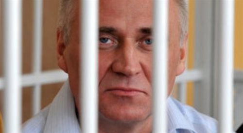 Jeden z białoruskich więźniów politycznych, Mikoła Statkiewicz, podczas procesu