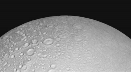 NASA opublikowała nowe zdjęcia księżyca Saturna