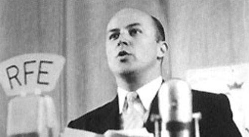 Jan Nowak-Jeziorański przed mikrofonem Rozgłośni Polskiej Radia Wolna Europa, rok 1952. Wikipediadp