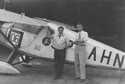 Zwycięzcy zawodów Challenge, porucznik Franciszek Żwirko i Stanisław Wigura przy swoim RWD-6 przed tragicznym lotem do Pragi, Warszawa 11 września 1932.