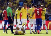 Pierwsza połowa spotkania obfitowała w ostre starcia między piłkarzami Brazylii i Chile