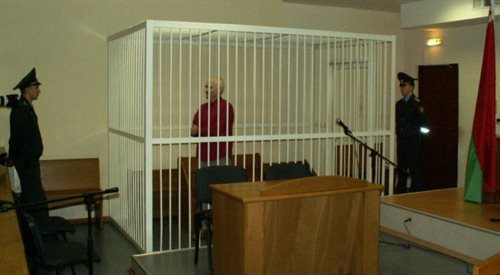 Aleś Bialacki podczas procesu 24 listopada 2011 roku