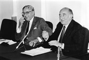 Konferencja programowa z liderami emigracji polskiej. Widoczni od lewej: Marek Łatyński i Leopold Unger. Monachium, 30.05.1987