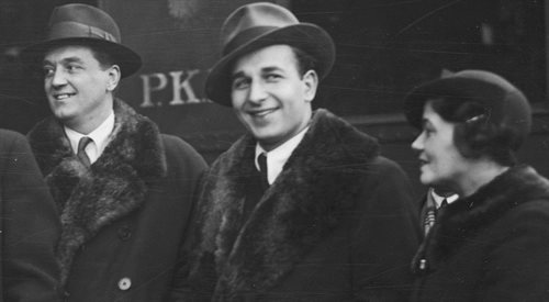 Aleksander Janta-Połczyński w środku, 1935 r.