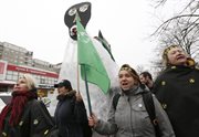 Około tysiąca osób przeszło we wtorek ulicami Mińska w tradycyjnym marszu opozycji i środowisk niezależnych w 30. rocznicę katastrofy czarnobylskiej