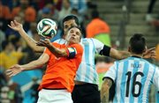 Fragment półfinałowego meczu Holandia - Argentyna podczas MŚ w Brazylii